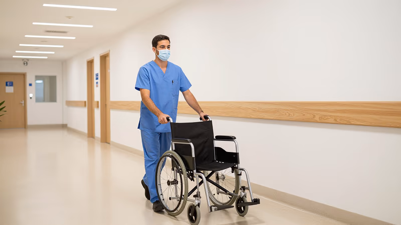 Oposiciones de Celador: funciones, requisitos, temario y sueldo