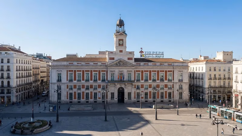 Becas Bachillerato Madrid 2025-2026: Resolución de Renuncias